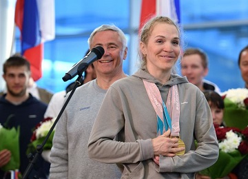 «Было сложно без флага и гимна»: паралимпийцы вернулись в Москву