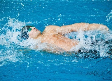 Четырехкратный чемпион мира научит амурских детей-инвалидов правильно плавать