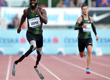 Победа бегуна с инвалидностью вызвала споры о допуске атлетов на протезах