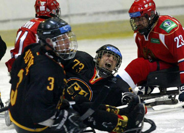 Российская сборная по следж хоккею в своем первом матче на международном турнире в США уступила корейцам