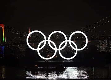 На набережную Токио вернули монумент с олимпийскими кольцами