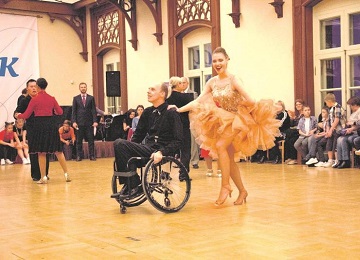Как воронежцы с ограниченными возможностями здоровья учатся танцевать на инвалидных колясках
