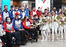 Российских паралимпийцев встретили с концертом в Шереметьево