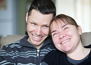 Паралимпийский бегун и его жена "чувствуют себя превосходно" после трансплантации почки
