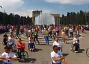 Флэшмоб с участием танцоров на колясках в столице Азербайджана. Видео
